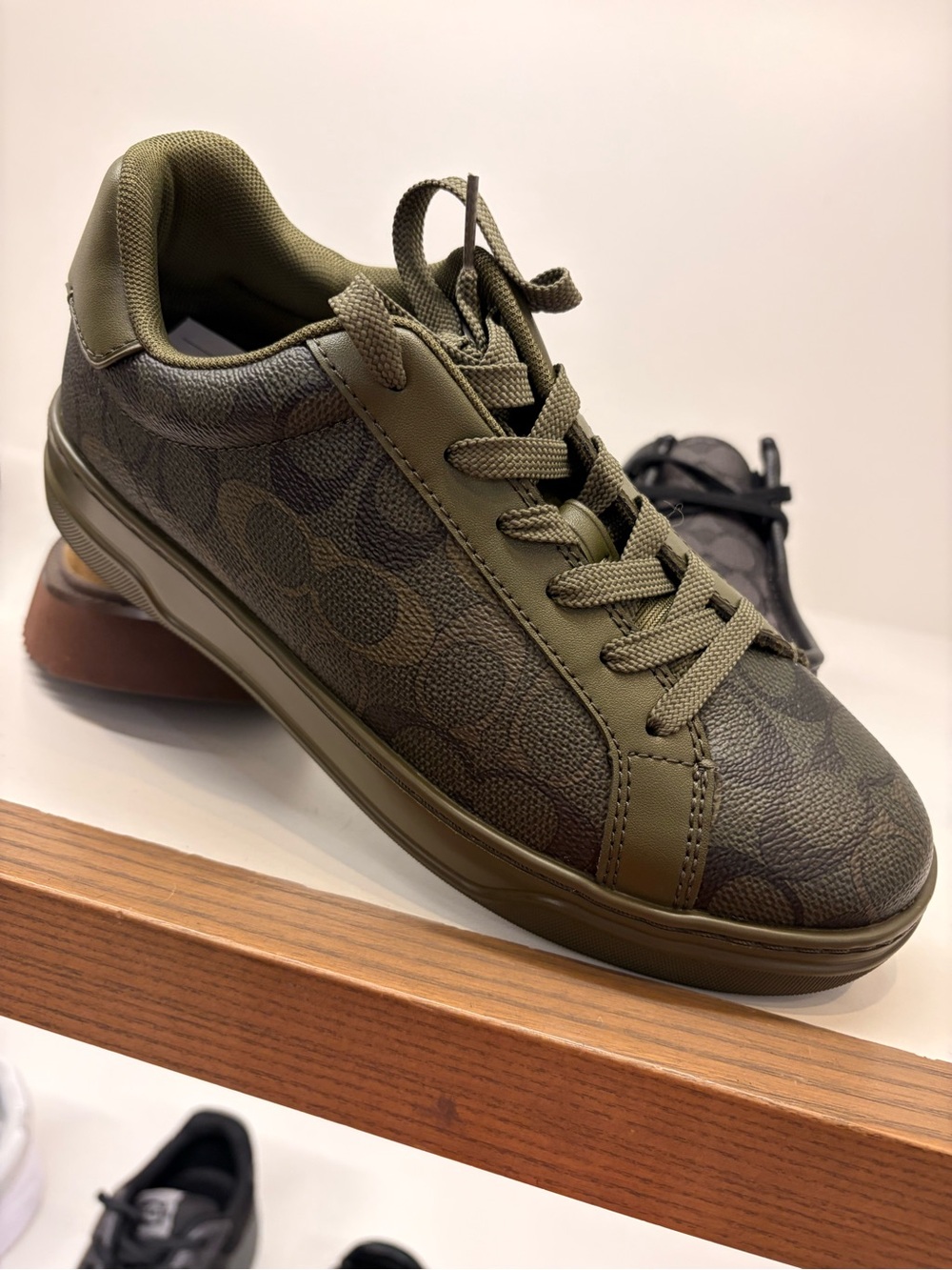 Coach Olive Signature Low-Top Sneaker - Men's new with tag logo